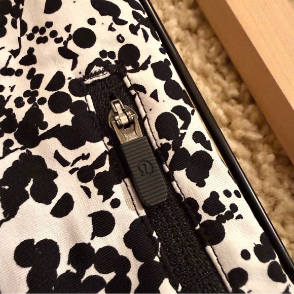 Lululemon Pace Rival skirt in the Chirakasu Alpine White/Chirasu Black - Picture 4 of 9